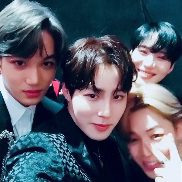 Another classic and famous squad...Padding squadTaemin, Kai, Jimin, Sungwoon, Timotheo, Ravi + their non-idol friend
