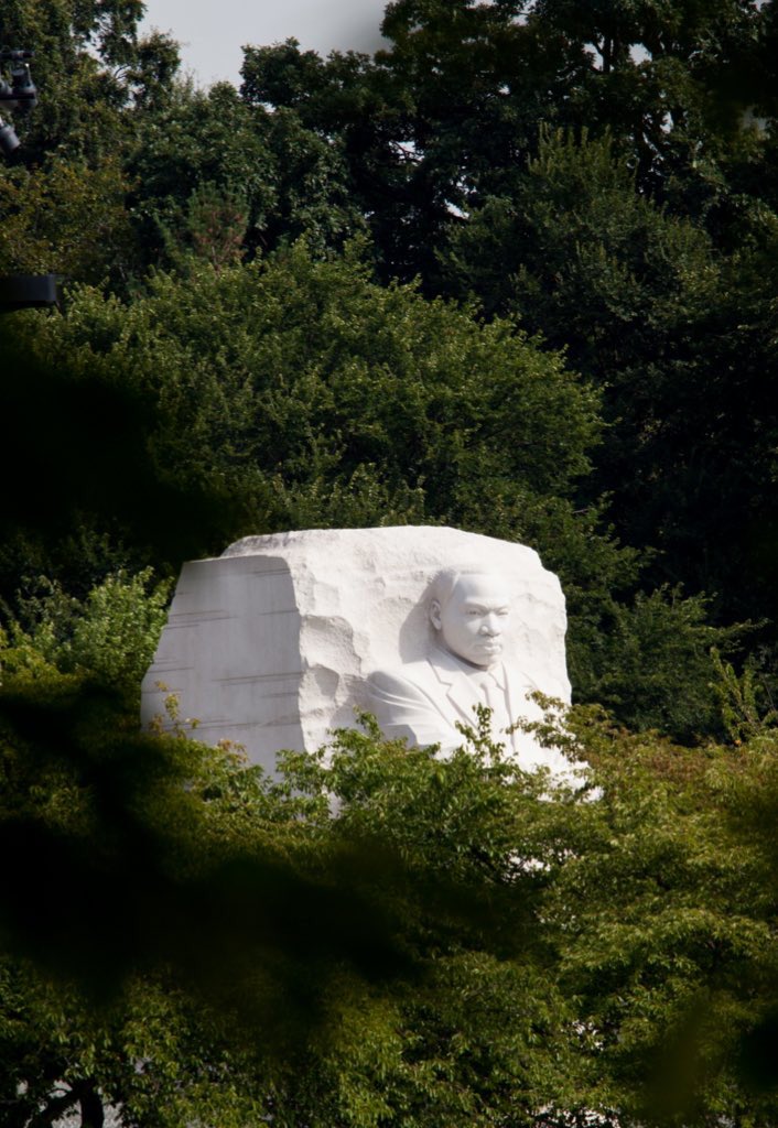 LACLEARINGHOUSE's tweet photo. Today we honor the life and lessons of Dr. King’s work to help the social equality development. Without him and numerous others like him, we wouldn't have the chances of today. #mlkday https://t.co/UX1UiFeZun
