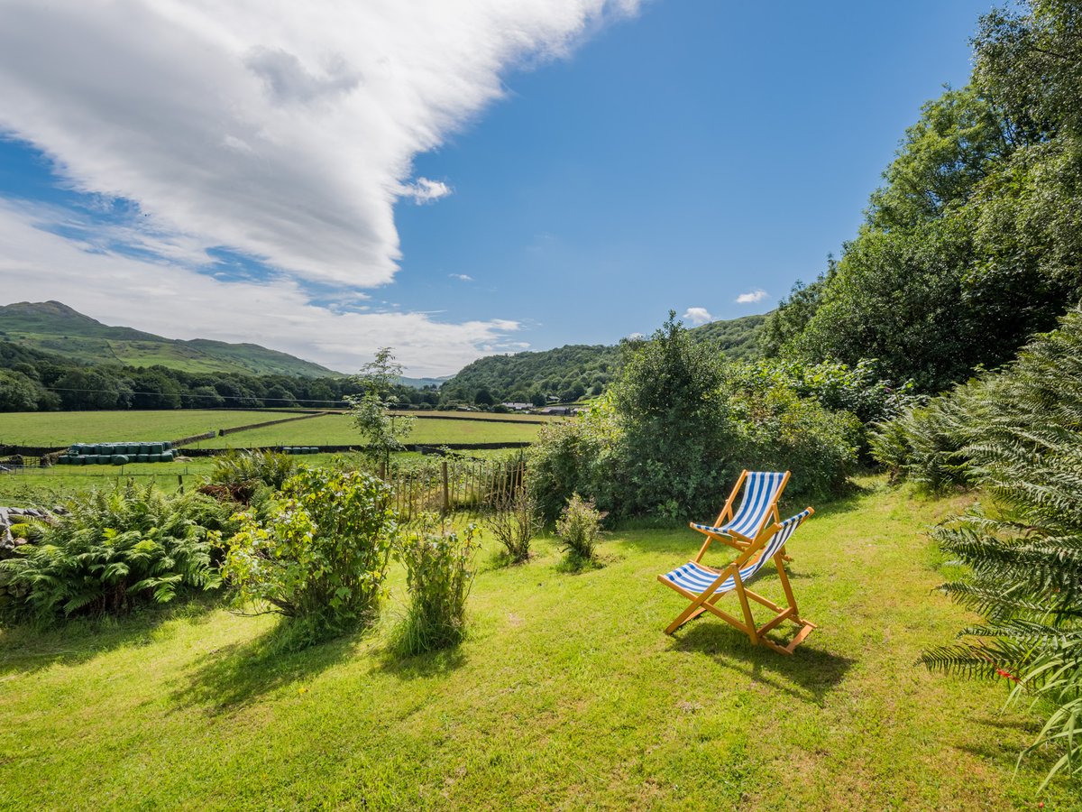 sallyscottages's tweet photo. Sunny days are coming... And this gorgeous spot amongst the gardens at Esp Hall will be waiting for you for when the time is right ☀️☀️☀️ #LockdownDreams
https://t.co/I4ymb7qJGc
#BlueMonday #Staycation #SummerInJanuary #LakeDistrict #MomentsOfHappiness https://t.co/Al0rMqhhm0