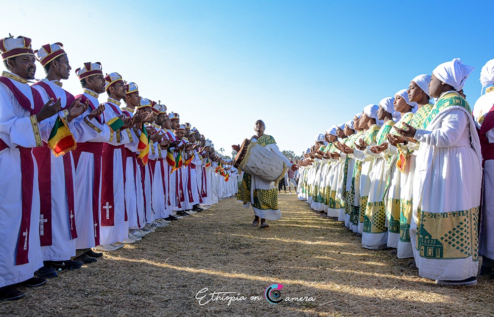 Ethioncamera's tweet photo. 2/5 While Timket commemorates John’s baptism of Jesus Christ in the river Jordan, the central symbolism of the ritual revolves around processions in which sacred #Tabots, representation of the #Ark of the Covenant. Wrapped in rich brocades are brought out for people to see. https://t.co/GVIUS337i7