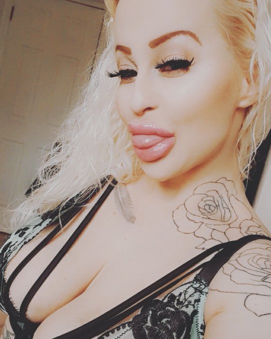 I'm sexy and I know it 😛😜💋🔥 #sexy #Tongueday https://t.co/8mRS507AuI<a href="/tag/sexy"class="tags">#sexy</a><a href="/tag/tongueday"class="tags">#Tongueday</a>