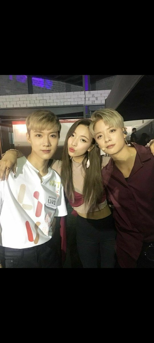 Literally Amber having good taste in friends...Amber, V, Ten, Luna, Henry, Jackson and Bambam