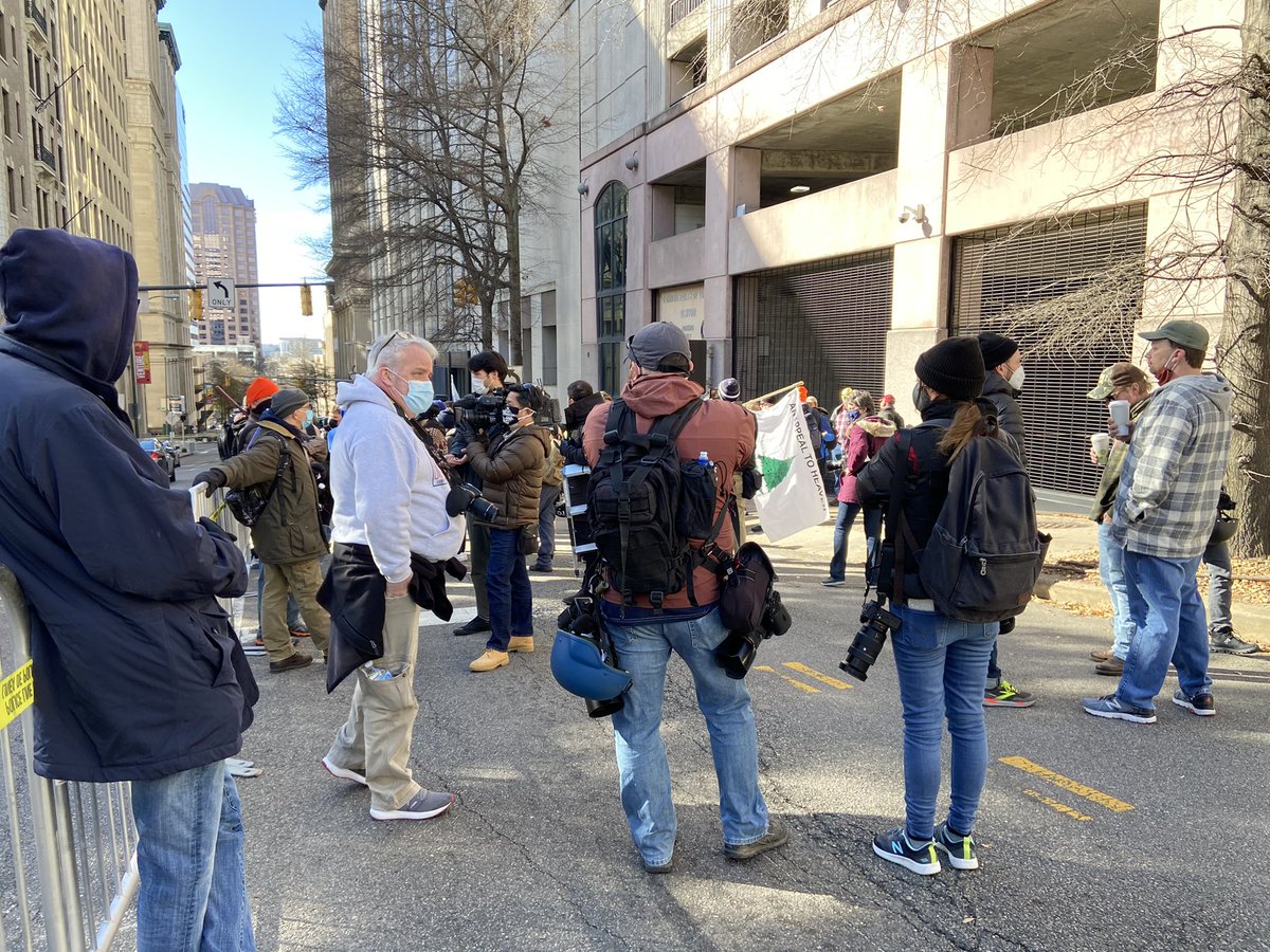 i think there are more reporters here than attendees. the official VCDL lobby day event is just a bus caravan & according to their tracker, the buses are (as scheduled) still a ways out.