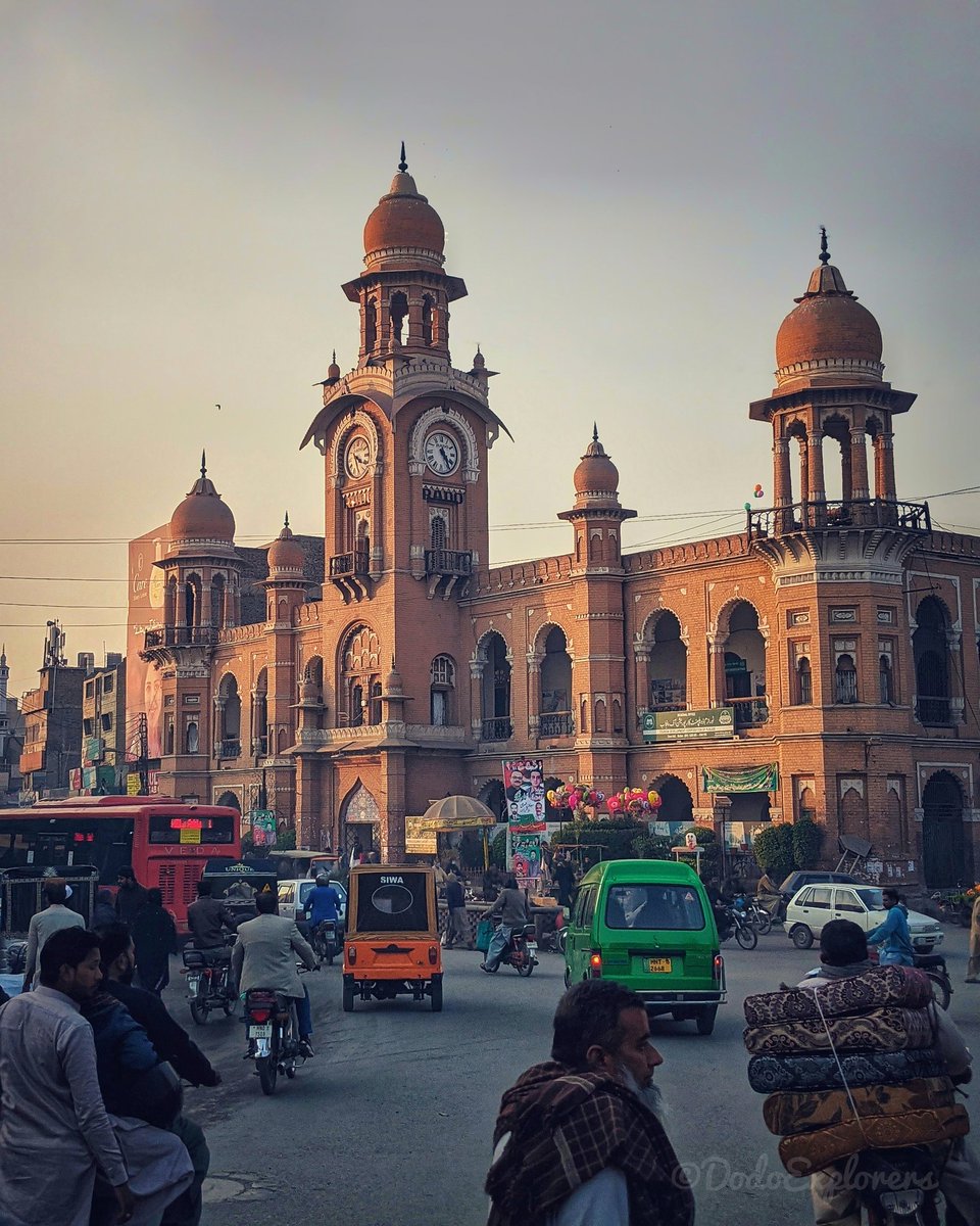 dodoexplorers's tweet photo. Ghanta Ghar is the city government headquarters of Multan. Read the full story on Instagram: https://t.co/IITY5zNvTk

#pakistan #travelinpakistan #romanian #multan #Punjab #Punjabi https://t.co/u67TrZ6e4y