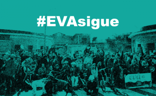 RadioXATA's tweet photo. #EVAsigue 
Entrevista de @URCMadrid sobre el @evArganzuela .

➡️ El Ayuntamiento de @MADRID  ha notificado al Espacio Vecinal de Arganzuela el cierre del espacio comunitario el 8 el febrero. 

https://t.co/oUTPDT7Q93 https://t.co/TdLl6LrHco