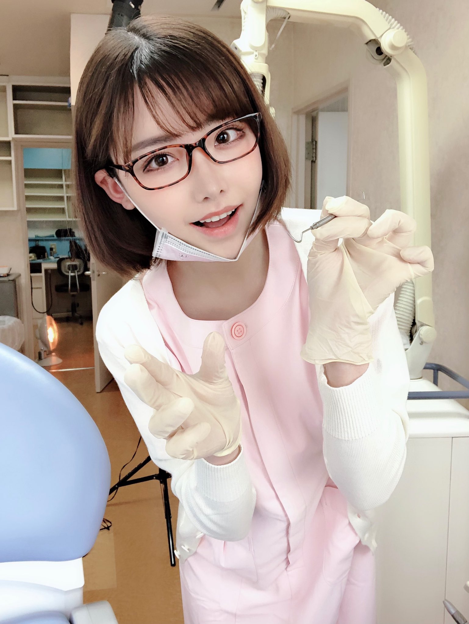 Eimi Fukada dentist