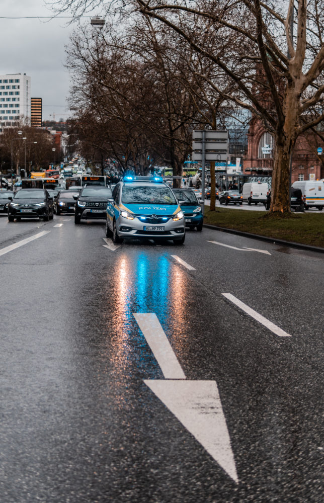 Am Wochenende haben Unbekannte in Mündelheim an zahlreichen Autos die Reifen aufgeschlitzt. Die Polizei zählte bis jetzt 17 solcher Fälle zwischen Freitagmorgen (15. Januar 2021) und Montagmorgen.

digitaldaily.de/2021/01/18/pol…