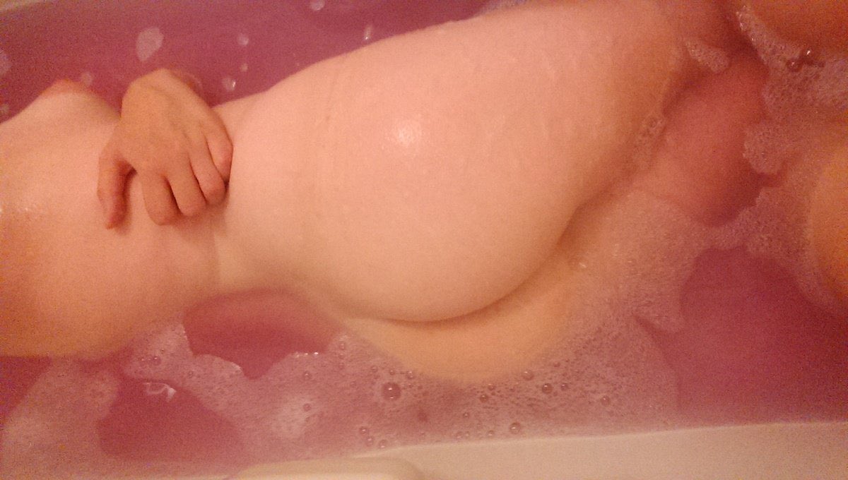 [  𝑀 𝑂 𝑅 𝑁 𝐼 𝑁 𝐺 、𝐵 𝐴 𝑇 𝐻 𝑆 ]

        𝗽𝗲𝗮𝗰𝗵𝘆 𝗵𝗮𝘀 𝘀𝗶𝗴𝗻𝗲𝗱 𝗼𝗻
    ♡︎ Good morning everyone!