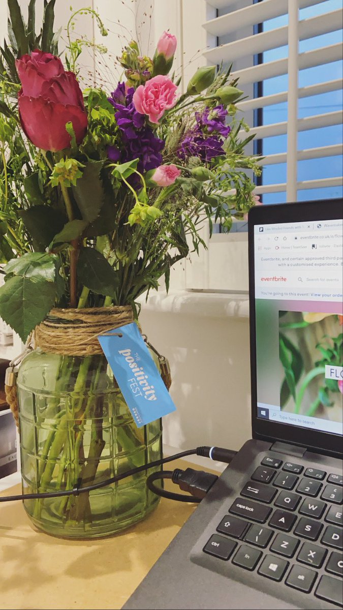 Blue Monday just got a bit more colourful thanks to @HearstUK #positivelyhearst 🌸🌹🌿