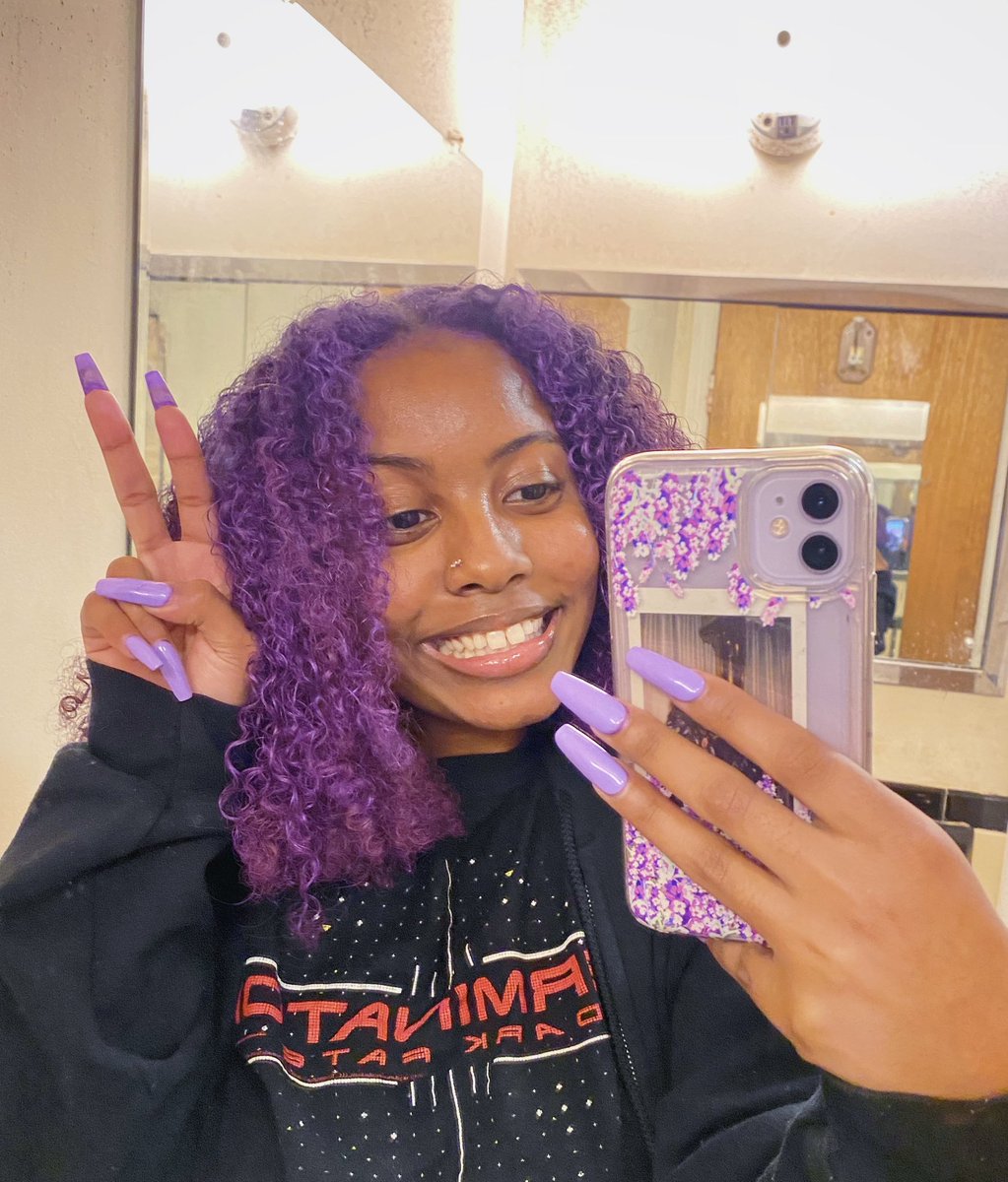 emnetee's tweet image. the e-girl in question 🥀☠️🗝💜🕊