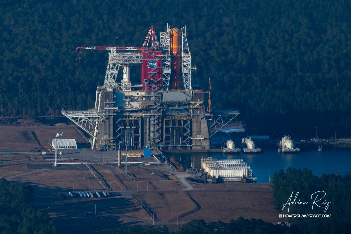 adrian_ruiz_99's tweet photo. As promised, here are some of my photos of that incredible day over @NASAStennis checking out @NASA_SLS before, during and just after a static fire as seen 3,000 ft above the ground. This core will launch from @NASAKennedy soon for @NASAArtemis. Can't Wait.
📸Me-@HoverSlamSpace https://t.co/XNv3vX7lvp