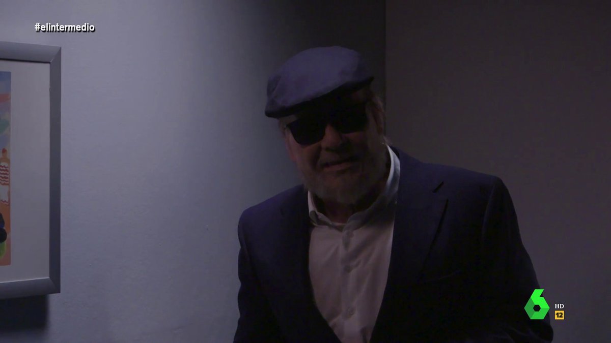 El_Intermedio's tweet photo. 🔴 Joaquín Reyes se mete en la piel del excomisario Villarejo en una nueva entrega de 'Zanuangos': "De tanto estar en las cloacas me gusta que me llamen 'el quinto de las Tortugas Ninja". ▶ #elintermedio en DIRECTO:  https://t.co/INQS6BbQER https://t.co/NWpOMqlarf