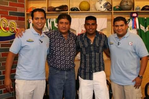 Recuerdo en @La_Pica con @Hachita_10 conductores @padillacristian y @panchontiveros Buenos y entrañables días !!! #Torreon #programadeportivo #lomejor