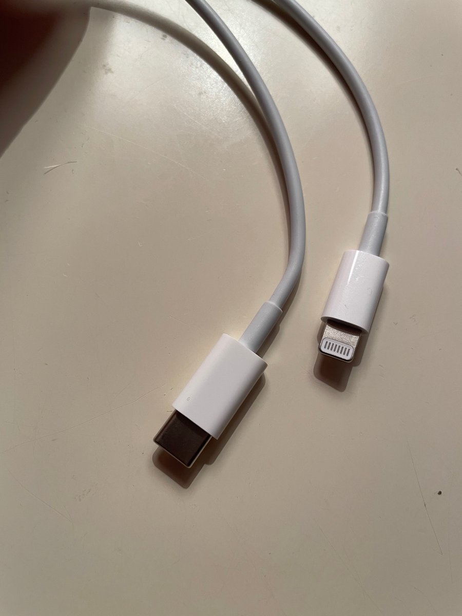 SmcvwStacey's tweet photo. What the heck do I plug this into to charge my new iPhone 12?! Apparently I can use my existing plugs from previous phones? Plug says NOPE! @Apple https://t.co/SgwfklQzwI