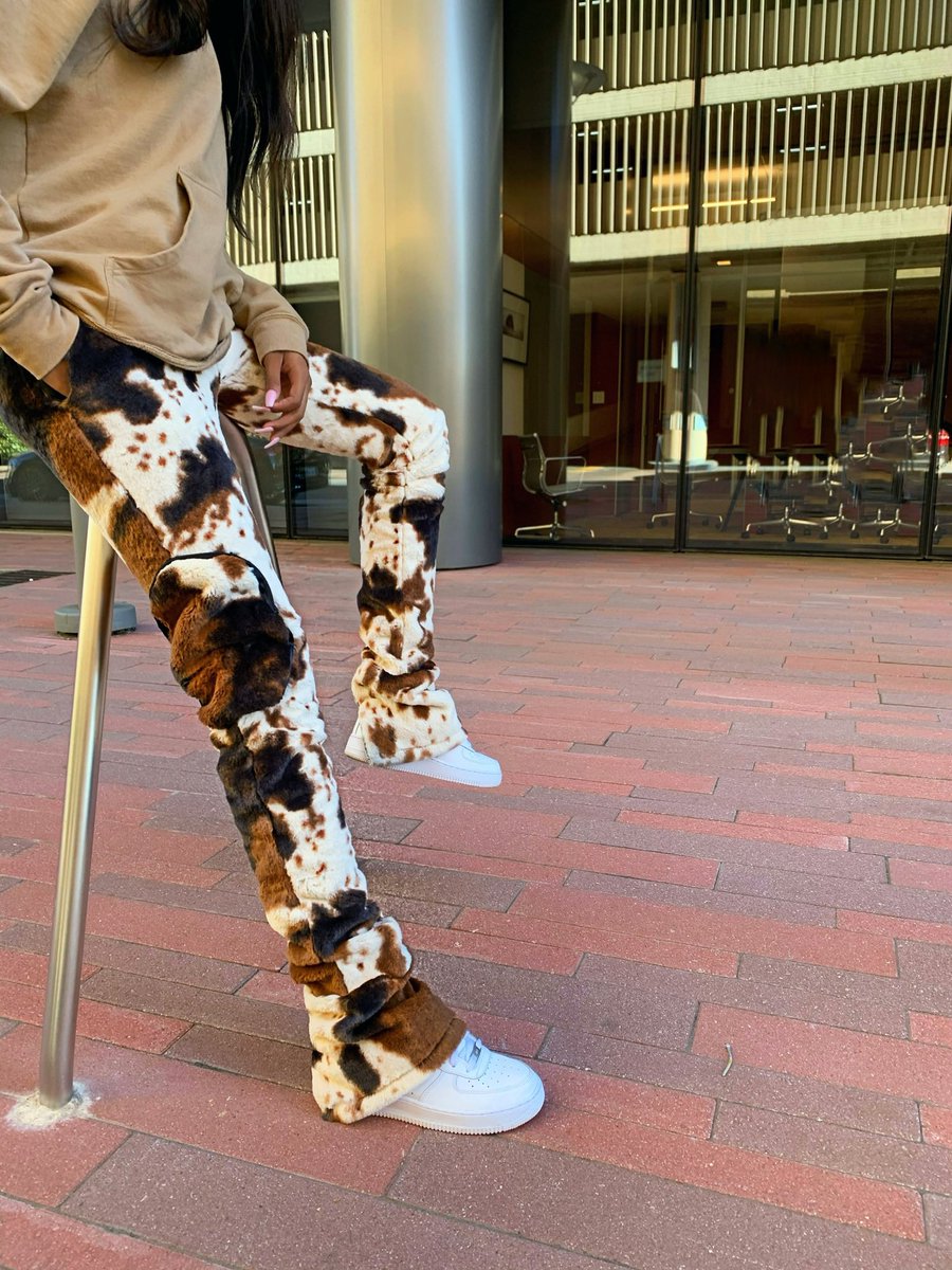 kendry_uss's tweet photo. 01.21.21 Cow Sweats!  

ONE SIMPLE RETWEET COULD BOOST MY SALES !! THANK YOU !! 

IG: @onthursdayss https://t.co/mHPKVrlesm