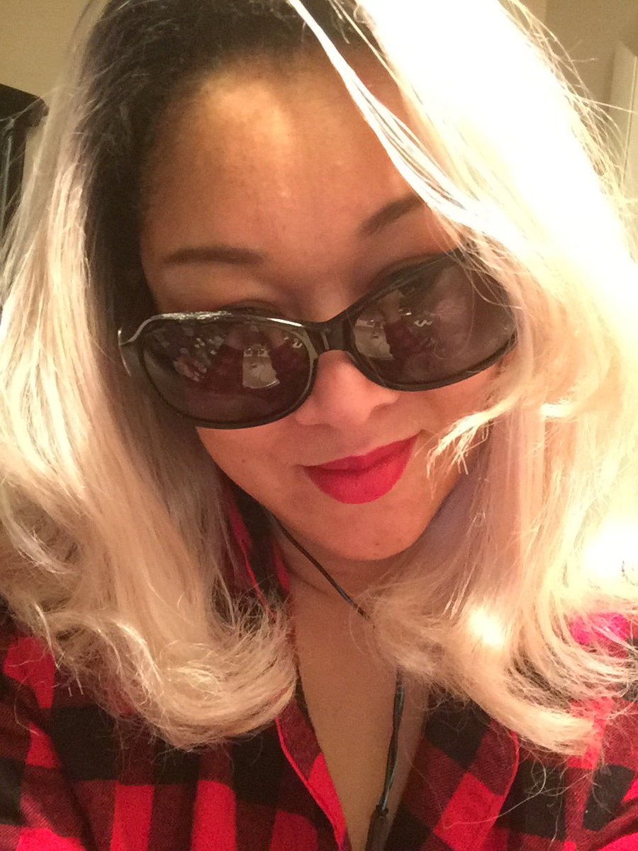 MsFightLady's tweet image. Happy Munday💙 ‘LieUnderYou’ 😘🥊