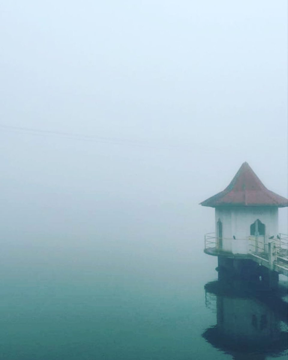 Life is not a dress rehearsal so you must live life to it's fullest! 

#hortanplains 
#lakes 
#srilankabeauty 
#srilankatravel 
#lifeisnotadressrehearsal 
#livelifetothefullest 
#lovesrilanka 
#memories 
#lakelove 
#beauty 
#peaceful