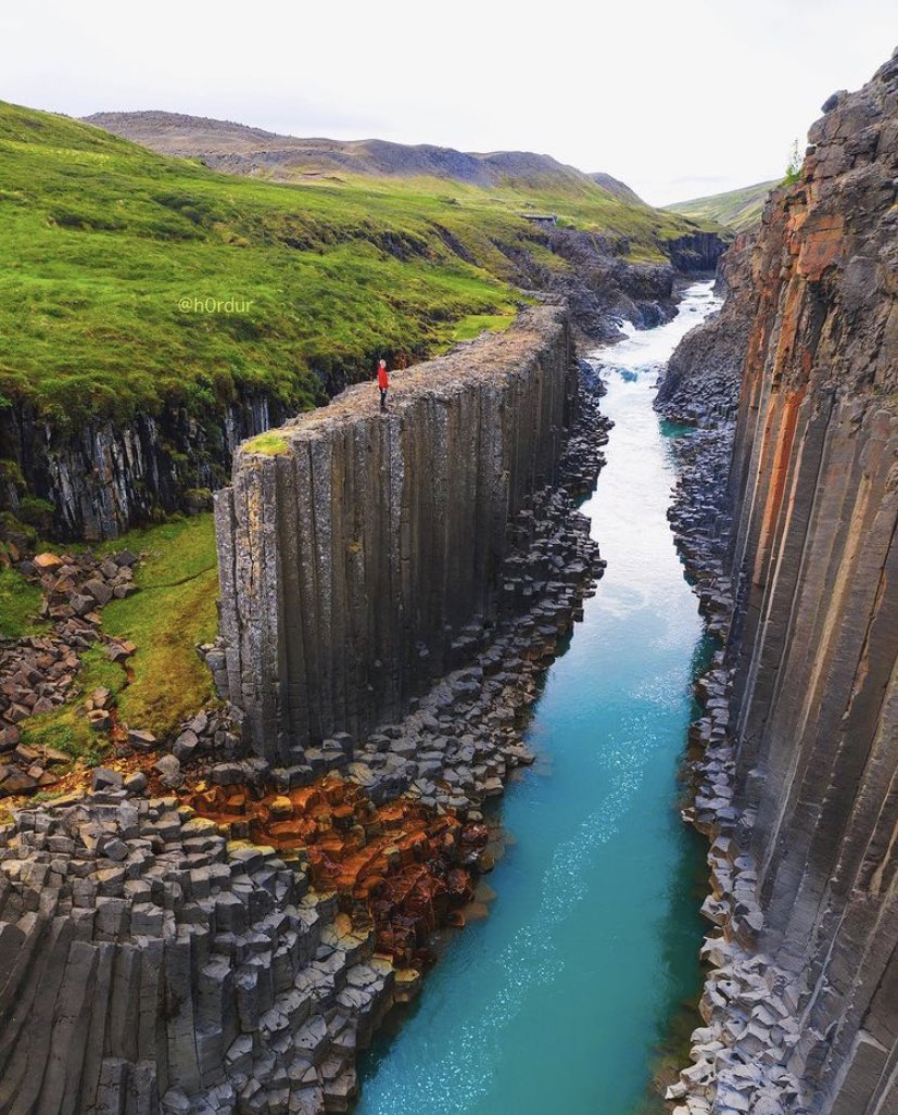 ScribeFlash's tweet photo. L’Islande ressemble à une autre planète 🌍 https://t.co/ekMPlHblHT