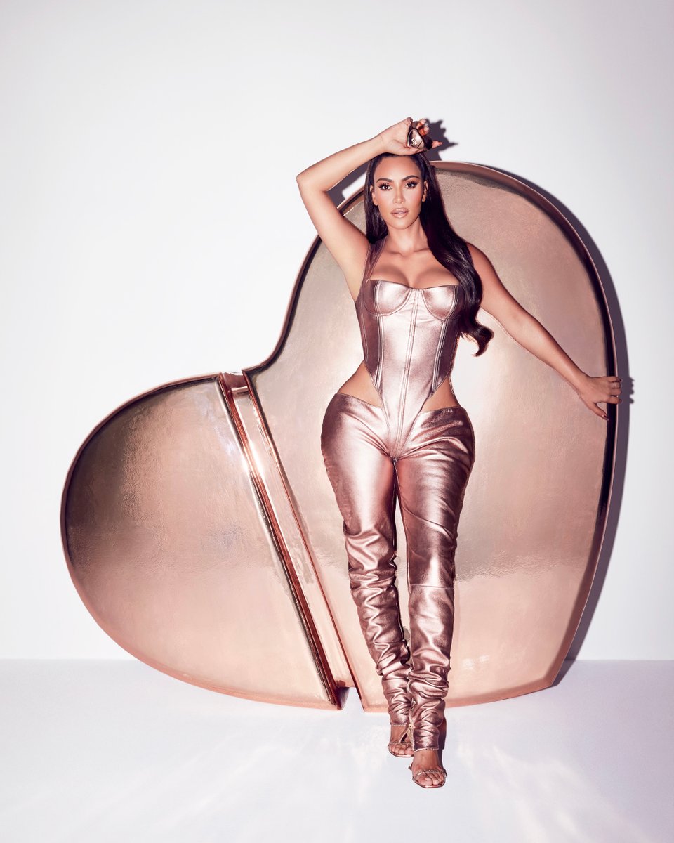 This new collection of Metallic Heart fragrances will wrap you in luxurious floral aromas that include beautiful notes of Orange Blossom, Pink Peppercorn and Velvet Moss. Shop Metallic Hearts on Thursday, 01.21 at 12PM PT at KKWFRAGRANCE.COM