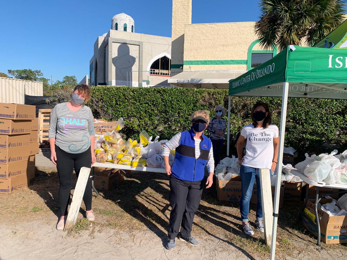 icorlandofl's tweet image. Car food drive at the Islamic Center of Orlando. Thank you 2021 Biden Haris inaugural committee for helping organise such a nice national day of service. #daysofservice #2021bidenharisinaugralcommittee