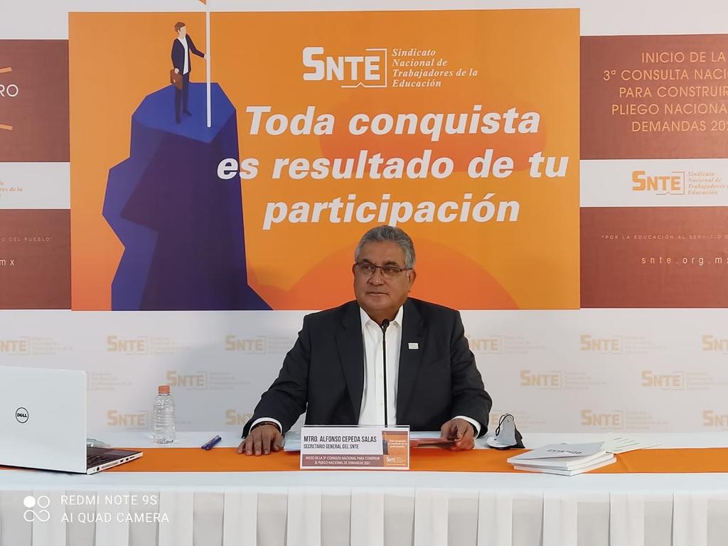 JFernandoMora35's tweet photo. #TodosSomosUno 🙋‍♀️🙋🙋‍♂️

🟠 Mtro. Alfonso Cepeda Salas 🟠 Congruente con objetivo social ✅ y fines del #SNTE ✅ de reivindicar derechos, es que se convoca a agremiados  a participar en consulta para elaborar #PND2021 📜

Leer nota 👉 https://t.co/97j2U2qphu https://t.co/g7bDf7KSr3