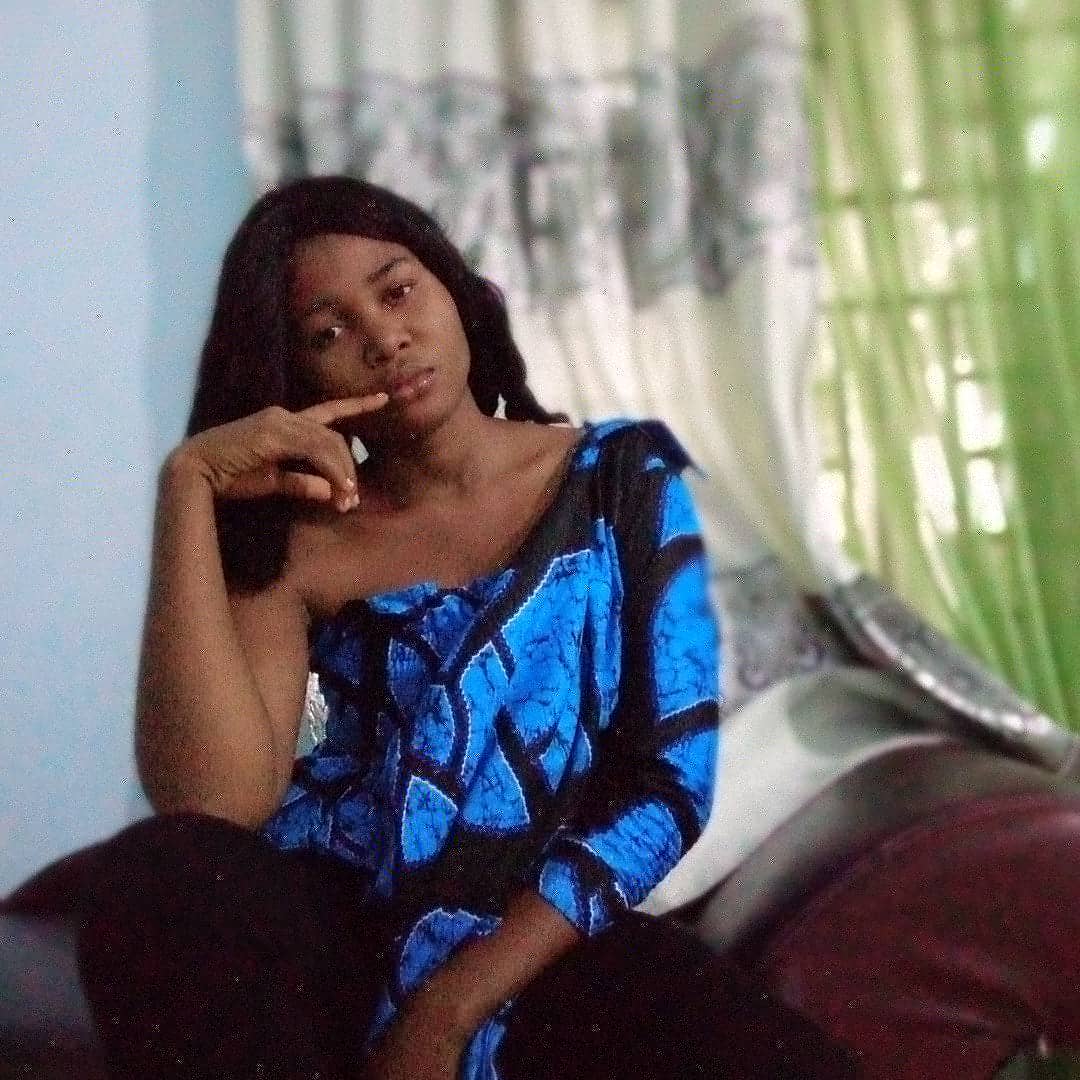 A young Nigerian lady with the name Edu, has been celebrated on twitter as she proudly showcased her family business, telling tweeps about her Garri business.

Kudos to the hardworking lady 👏 

📸: <a href="/EduEle5/">Edu</a> (Twitter)

#legitpost #legitng #legitngnews