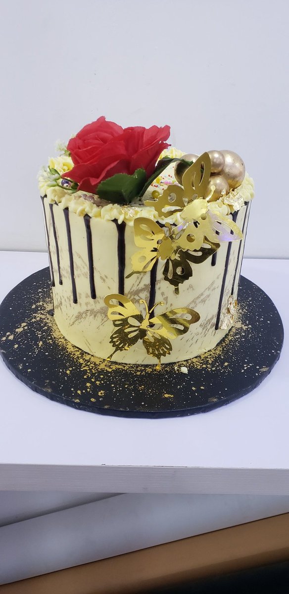 scbrandng's tweet photo. See how we handled a part of our Monday 🤩
Call for your own cut of 🎂🍰

Happy birthday once again @oomotolami

#monday #happybirthday https://t.co/LITg8NaJaS