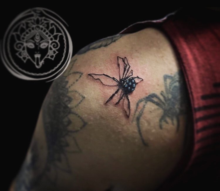 LySDragon's tweet photo. Arañita 😍💉💕🐲🙏🏻🤘🏻🙏🏻

#tattoo #smalltattoo #smalltattoos #spider #spidertattoo #cdmx #cdmxtattoo #tatuajespequeños #tatuaje #tatuajescdmx #tatuadora #tatuadoras #tatuadorasmex #tatuadorasmexicanas #tatuadoramexicana #LySDragon #LyDragon #DragonNessTattoo #arañas #araña https://t.co/FCrgp6eMZD