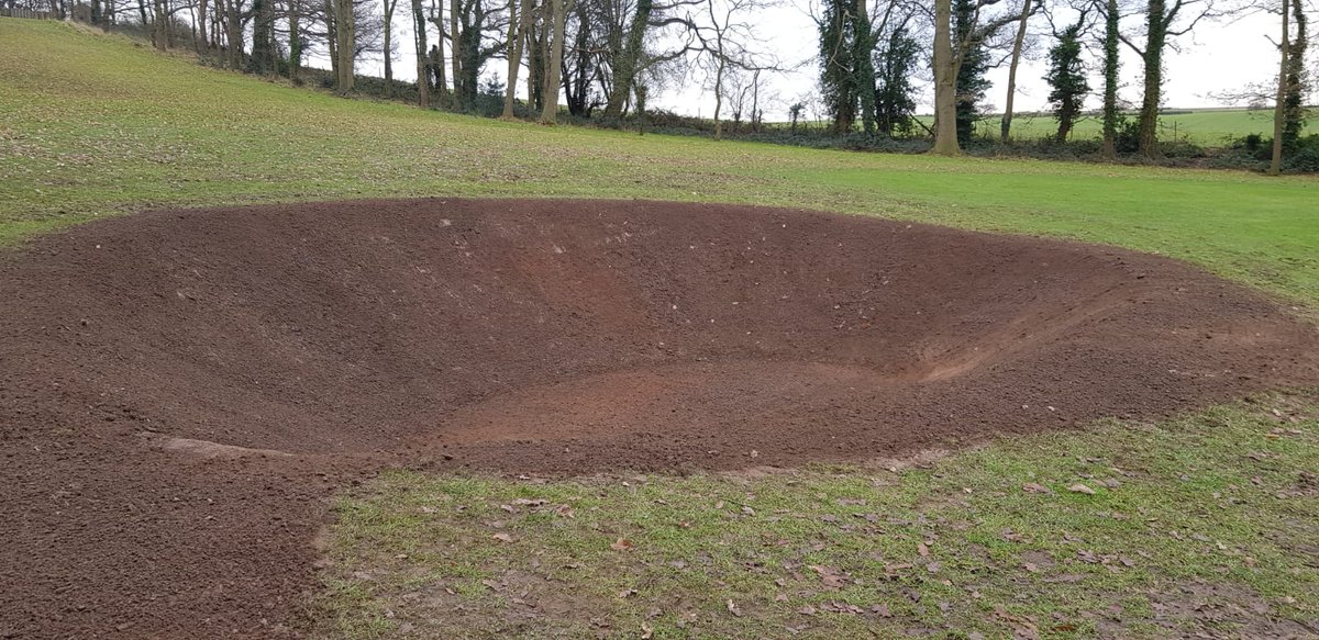 GreensRetford's tweet photo. 11th bunker all done and ready for turfing https://t.co/yIDgUgjUgs