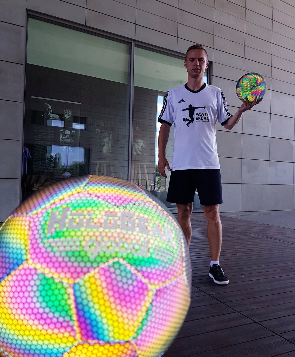 ⚽️⚽️⚽️ #pawelskora #freestylefootball #trikipilkarskie #trening #training #practisemakesperfect #workhard #trainhardorgohome #pasja #passion #hologear #wroclove #wroclaw #polishboy #polskichlopak #dreamer #followyourdreams #liveyourlife #wieczor #evening #poniedzialek #monday