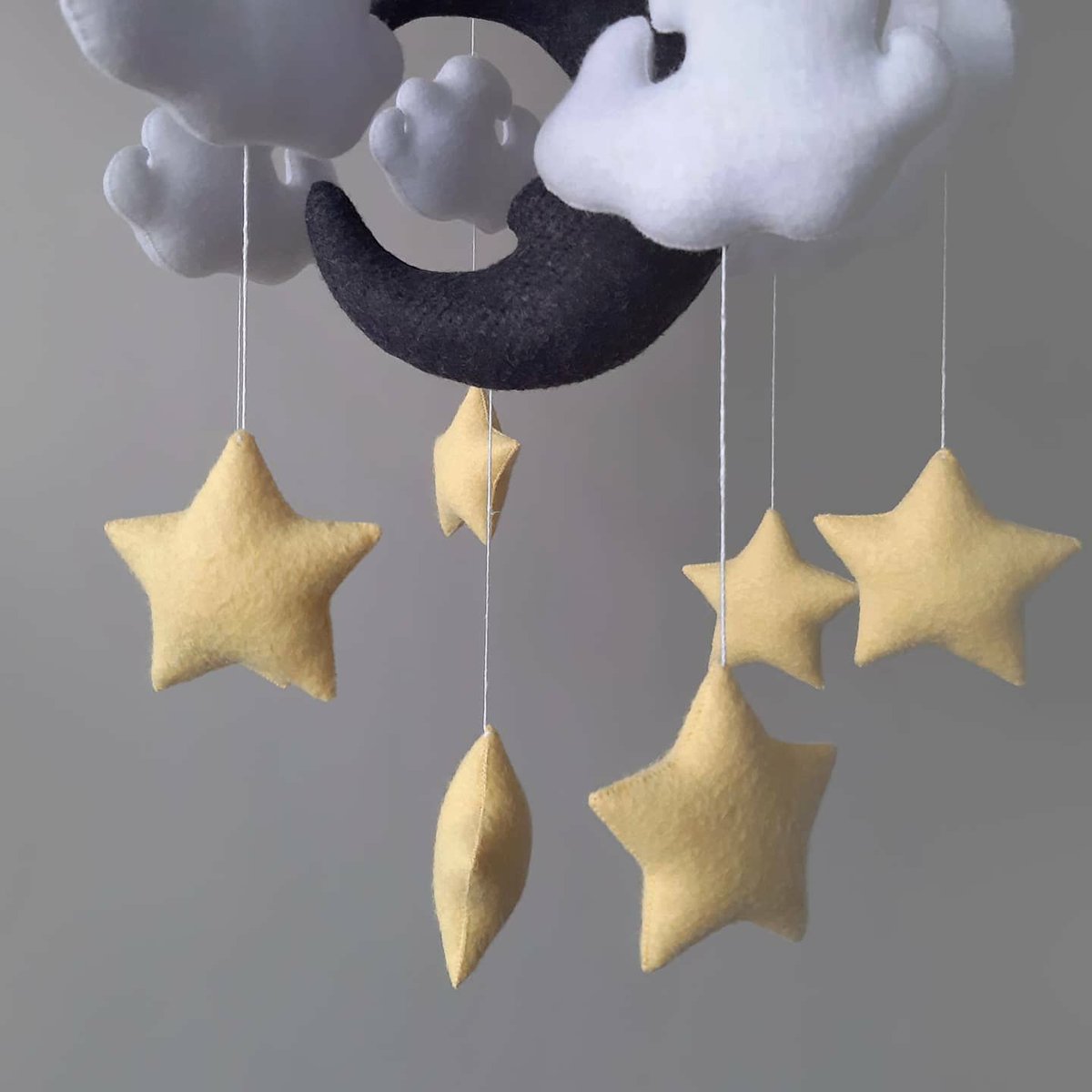 JuniperOlga's tweet photo. 🍂Dear Customers!
⠀
💛🖤🤍
Yellow, Black and White Baby Mobile with a 10% discount appeared on the site. 
💛🖤🤍
https://t.co/wm9Qy2PsY3
#feltmobile #babymobiles #babymobilehandmade #Yellowmobile #yellow https://t.co/tXGlSQnKvI