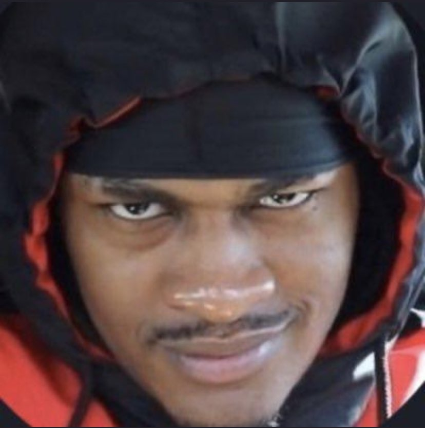 Puis aprés avoir appelé le service client Orange, ya Eren qui trouve la solution pour régler son problème de connexion... je veux dire battre le titan SPERMATOZOIDE https://twitter.com/camrenmoreno/status/1350986365211713537?s=20