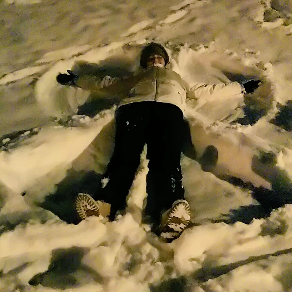 ❄️👸🏼
.
Schlitten fahrn und Schneeengel machen
- sind im Winter die tollsten Sachen😍
.
#schneebedeckteberge #schnee #schneezauber #schlittenfahren #schneeengel #schneeengel👼 #schneeprinzessin #eiskönigin #snowprincess #snowprince #happy #snow #glücklich #schlitten #rodeln