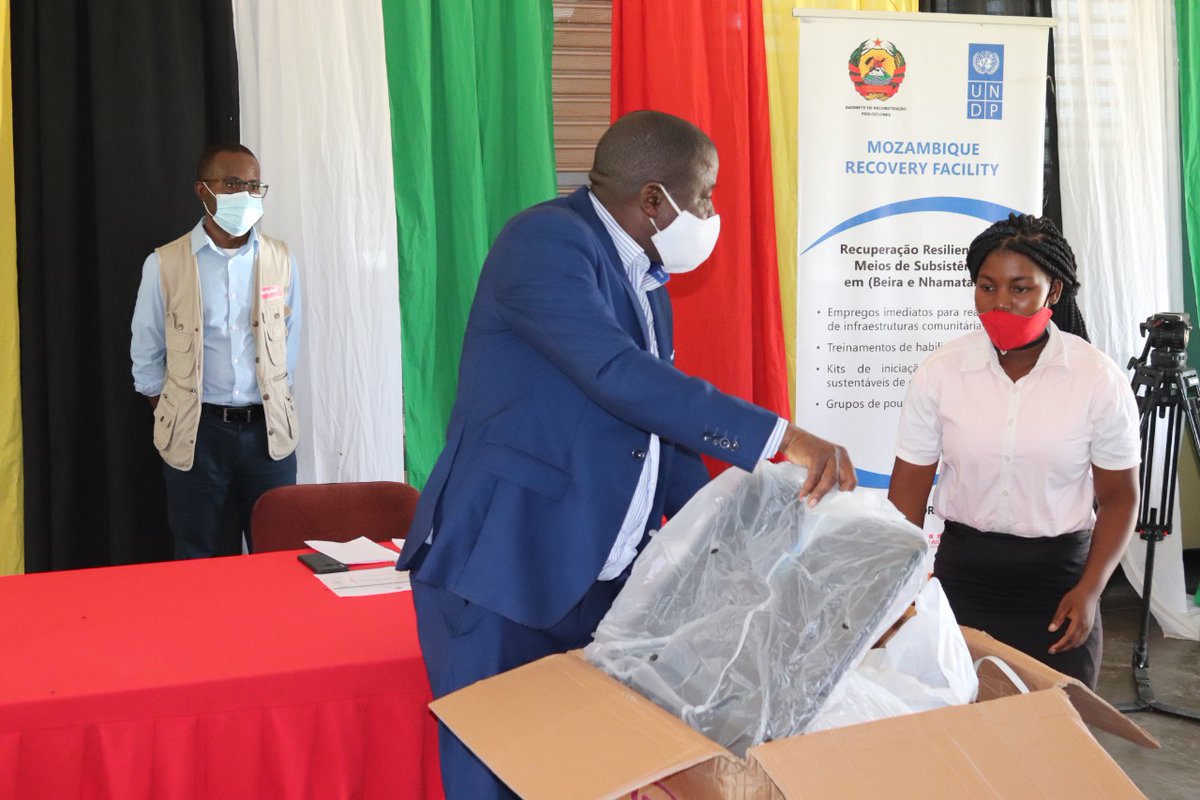 UNDPMozambique's tweet photo. In #Mozambique, 76 orphan youths concluded their technical vocational courses + received start-up kits aiming to recover their livelihoods sustainably in #cyclone affected area of #Nhamatanda. Initiative: @UNDP Recovery Facility in p'ship w/ @helpagemoz, tks to 🇪🇺🇨🇦🇨🇳🇫🇮🇮🇳🇳🇱🇳🇴. https://t.co/Ev8FC5JH02