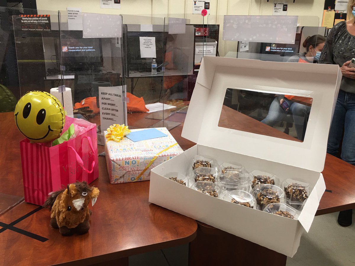 Cari Summers tweet media