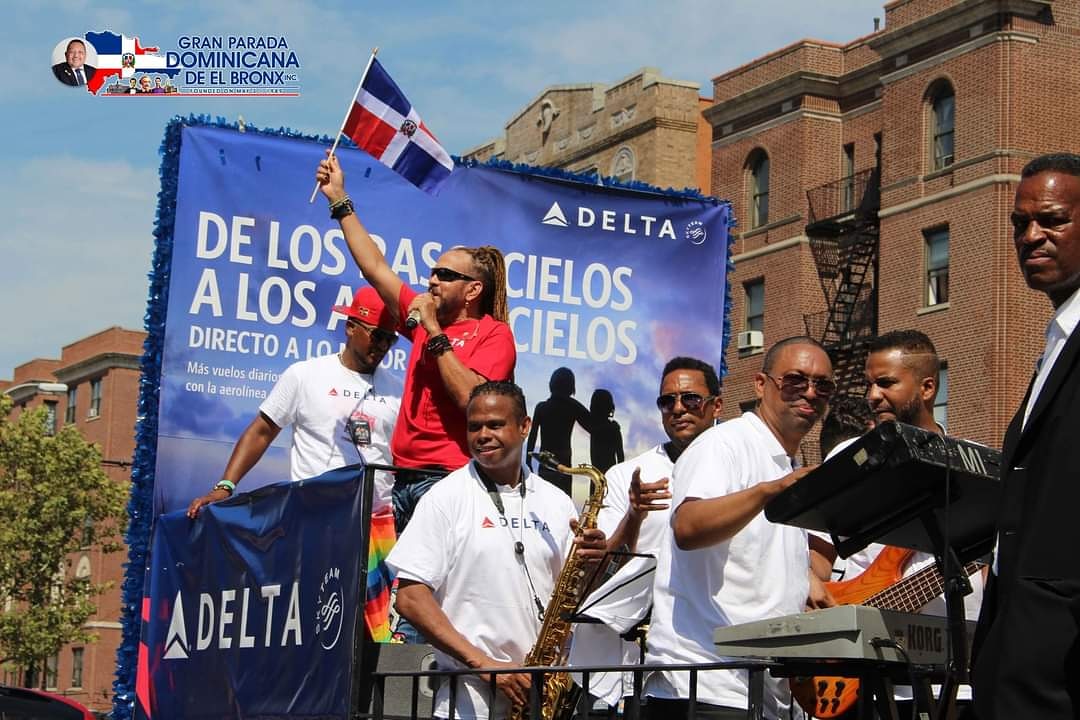 BronxParada's tweet photo. A si lo hacemos en la Gran Parada dominicana del Bronx 
#dominicanosoy🇩🇴 #GranParadaDominicanaBronx2021 #grandconcourse2021 #dominicano #orgullodominicano #2021 Photo Amado Khoury 2016 @TonoRosario01 @Delta https://t.co/CSRXoxo1aM