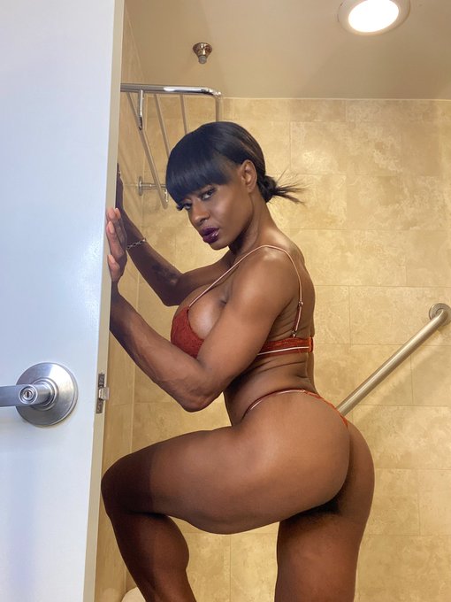 Can you reach my crevices?? Come see more  free promo  ended Jan25 https://t.co/sWvjUL3Ho0  #bigboob<a href="/tag/legs"class="tags"><span>#legs</span></a><a href="/tag/femdom"class="tags"><span>#femdom</span></a><a href="/tag/dominatrix"class="tags"><span>#dominatrix</span></a><a href="/tag/ebonygoddess"class="tags"><span>#ebonygoddess</span></a><a href="/tag/bigboob"class="tags"><span>#bigboob</span></a>