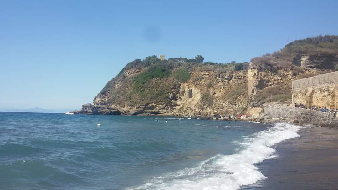 Una bellissima notizia per una bellissima isola. Con la speranza che venga finalmente restituita al suo splendore la spiaggia del Postino #CalaPozzovecchio #procida2022 #CIDC2022