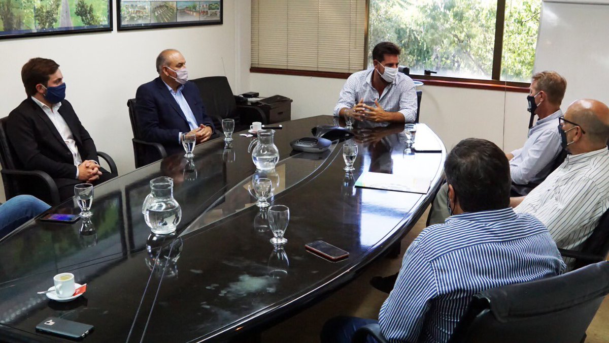 juancjuarez11's tweet photo. #Gestionar una de las formas que #gobiernos, #funcionarios, #partidos y #dirigentes, #dialogan, construyen, resuelven y progresan sus #comunidades y cumpliendo con sus responsabilidades. Por eso cada vez que pueda colaborar lo haré con gusto, acá con @gtoselli1 #sunchales https://t.co/x8LEJ2xvLo