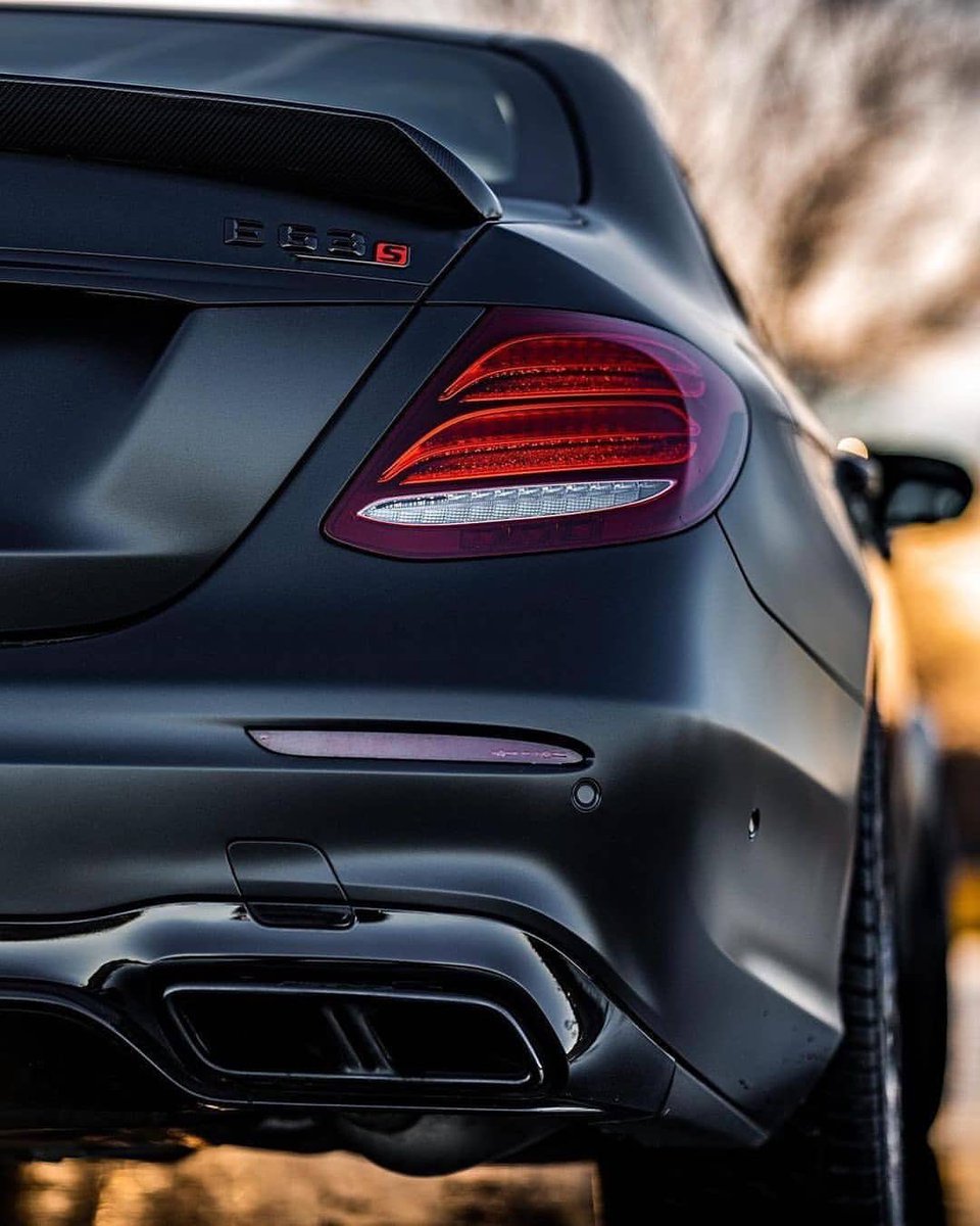 carpxrnpicx's tweet photo. E63s AMG https://t.co/JqMAszmrqy