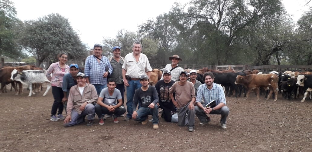argeninta's tweet photo. En #SALTA la "Asociación de Pequeños Productores Real Frontera" desarrolla la actividad ganadera bovina 🐮, producción caprina, ovina y porcina 🐷 para autoconsumo y venta local.
Adjudicatarios de un crédito #INTERRIS de la @argeninta trabajan junto @IntaYuto y @CambioRural_II https://t.co/GECijdxvDX