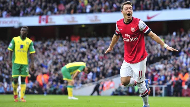 Özil then bagged his first two PL goals in a home game vs Norwich. A good start to his Arsenal career.