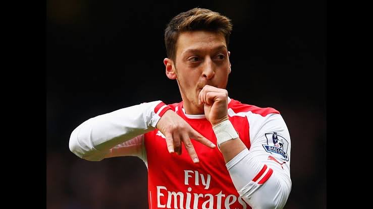 Özil ended 2015/16 with 8 goals and incredibly 20 assists. World class. Arsenal finished 2nd in the league.