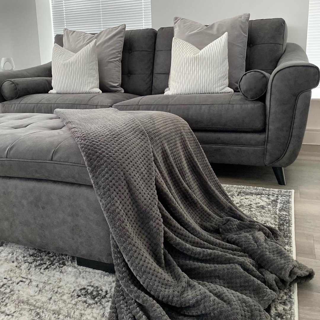 poltronesofa_uk's tweet photo. Grey interiors goals.
🛋Introducing...the Ikon 2 Seater Sofa
📷Featuring @1xhome_decor #myscshome
#IkonSofaRange #myscshome #scssofas #scs #home #homedecor #livingroomdecor #homeinterior #homerenovation #newbuild #sofa #livingroomdecor #livingroom #greyhomedecor #interior123 https://t.co/OPVe8wMSoK