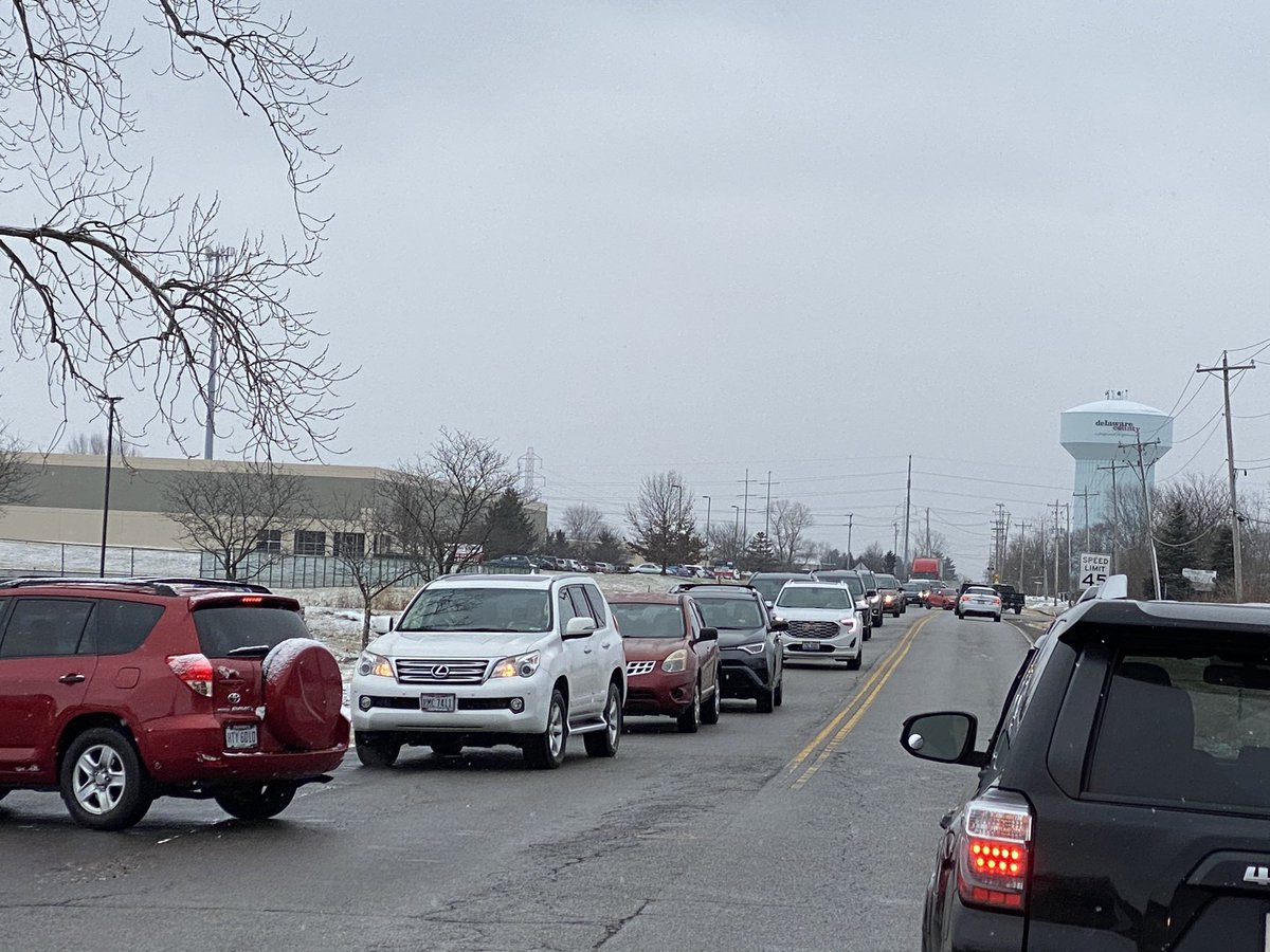 OBMS_little's tweet photo. Line of cars for #MLKDayofService donations!!!  This is awesome!
#OneOlentangy #ChallengeAccepted  @OlentangySD @OLSD_Diversity https://t.co/8JBAB1I6rM