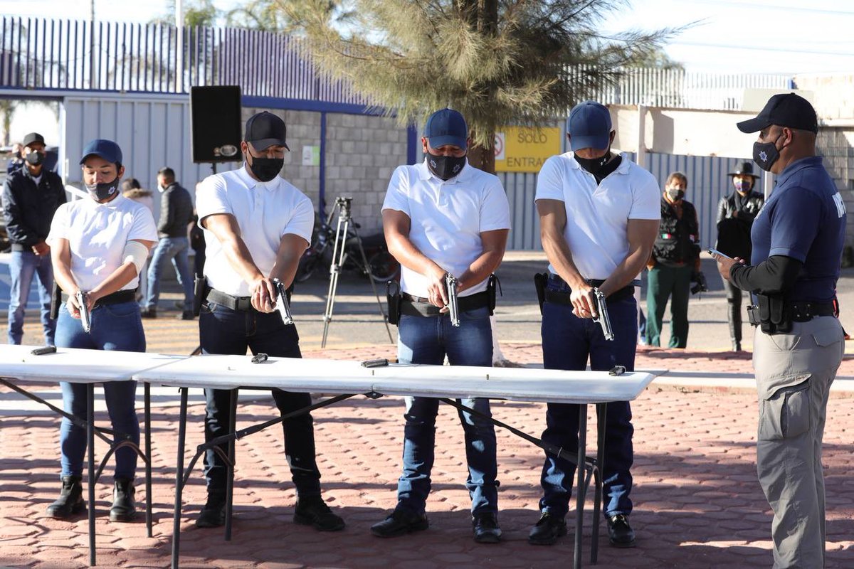 Hombres y mujeres pasaron por 30 materias teóricas, prácticas, éticas y jurídicas en las que se encuentran las 7 técnicas policiales para reforzar la seguridad en nuestro municipio con respeto a los derechos humanos. https://t.co/pubufkm0gm