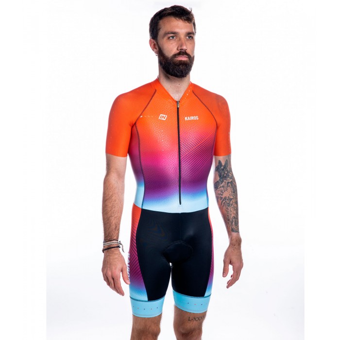 AmbElCapRapat's tweet photo. Hi ha quelcom més ridícul que la roba de ciclista?? https://t.co/UXZb4hIeJb