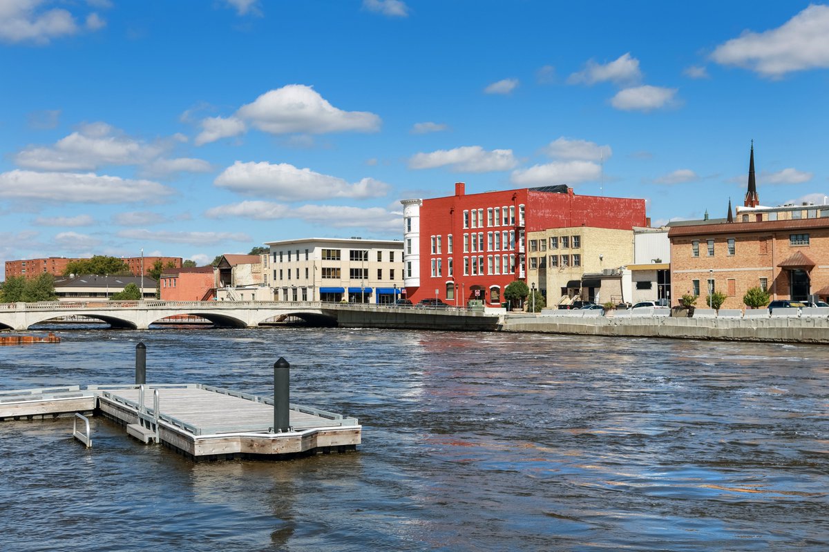 GreenCabMadison's tweet photo. BIG NEWS – We’re proud to announce that we'll be providing service in Janesville at the end of the month! 🎉 We are looking forward to serving Janesville &amp; bringing electric transportation options to even more Wisconsinites. 

Stay tuned for more updates! #JanesvilleWI  #GreenCab https://t.co/cSCj8DgiwN