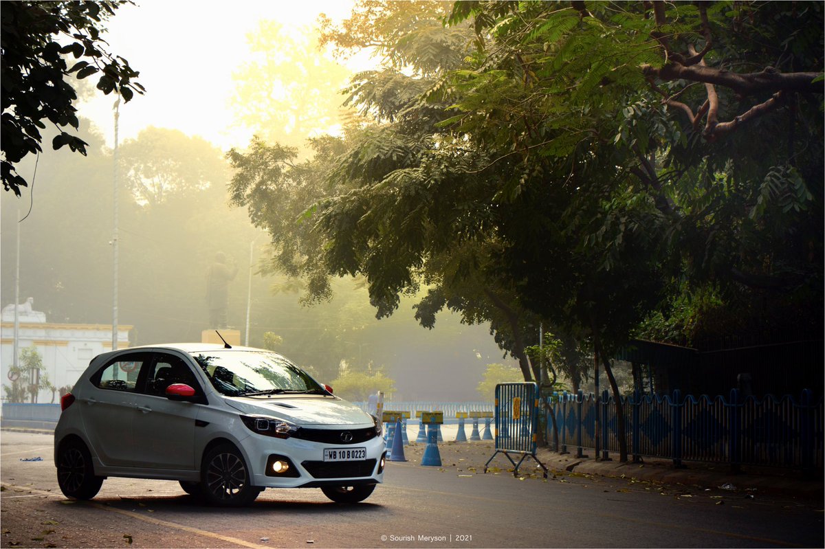 EnthusiastKH_7's tweet photo. With winters striking back in Kolkata, #Casper #TiagoJTP steps out amidst the early morning Sunday fog! #MerysonPhotography @tata_cars @TataMotors @Vivekvivi @jtperformanceIN @docrghosh @GubluChaz @RishabhxAgarwal @BosePratap @tiagotatamotors @AtomBengal @ExcellerateSPM https://t.co/VGEUTmbtxa