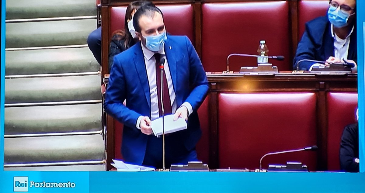 Molinari, Lega, condannato per peculato, ed attualmente indagato, ha appena giudicato negativamente il presidente Conte per "mancanza di valori"

Siamo al delirio...